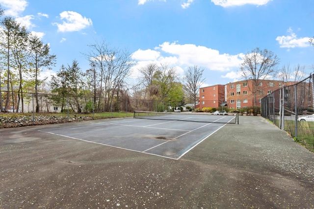 321 Place Ln 321, Woburn, MA 01801