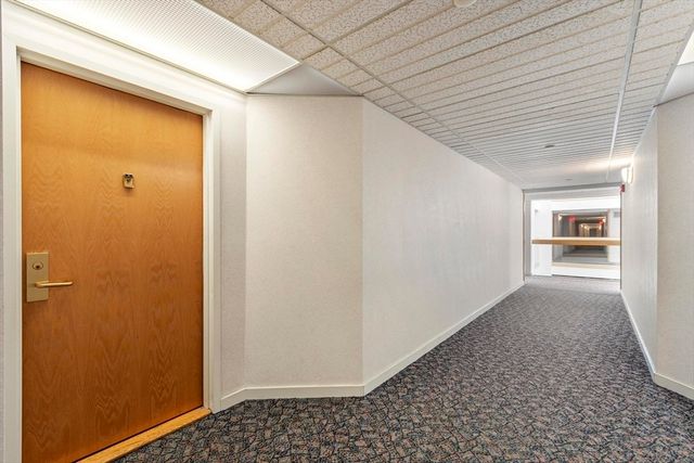 321 Place Ln 321, Woburn, MA 01801