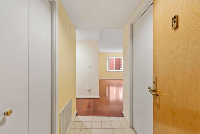 321 Place Ln 321, Woburn, MA 01801