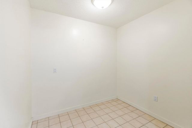 321 Place Ln 321, Woburn, MA 01801