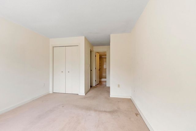321 Place Ln 321, Woburn, MA 01801