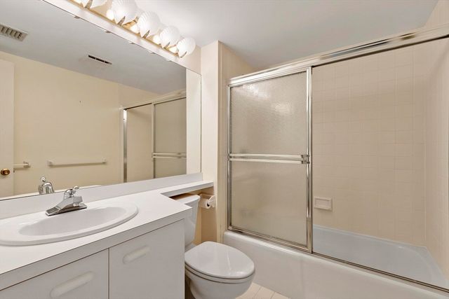 321 Place Ln 321, Woburn, MA 01801