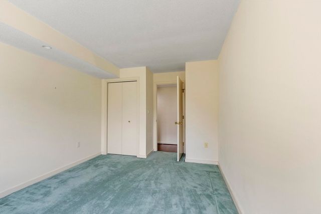 321 Place Ln 321, Woburn, MA 01801