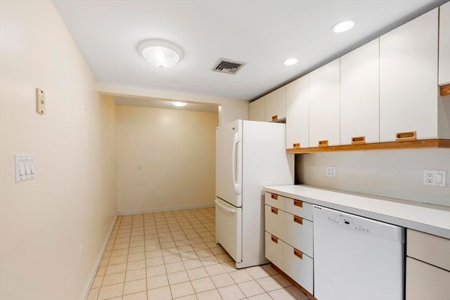 321 Place Ln 321, Woburn, MA 01801