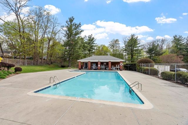 321 Place Ln 321, Woburn, MA 01801