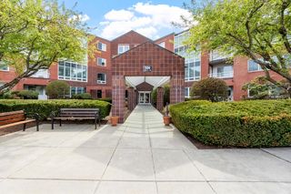 321 Place Ln 321, Woburn, MA 01801