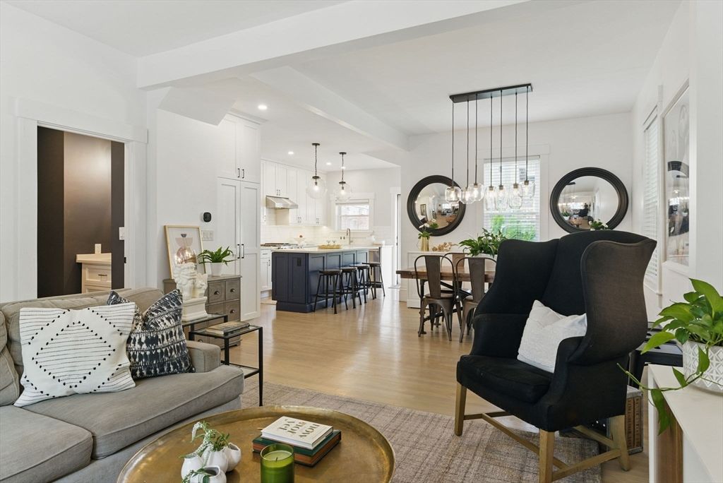 576 E 8th St, Boston, MA 02127