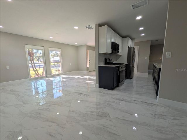 5523 VENETIAN BOULEVARD NE, St Petersburg, FL 33703