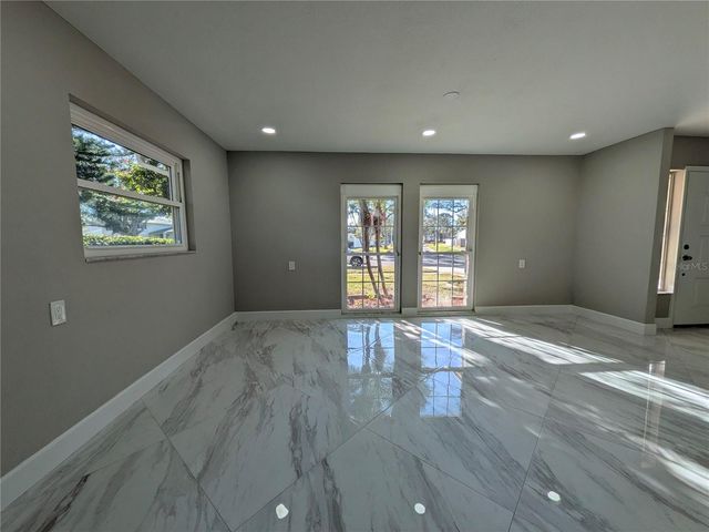 5523 VENETIAN BOULEVARD NE, St Petersburg, FL 33703