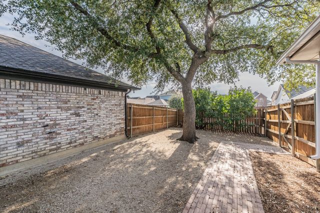 1004 Alameda Drive, Carrollton, TX 75007