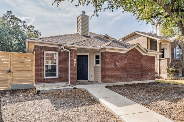 1004 Alameda Drive, Carrollton, TX 75007
