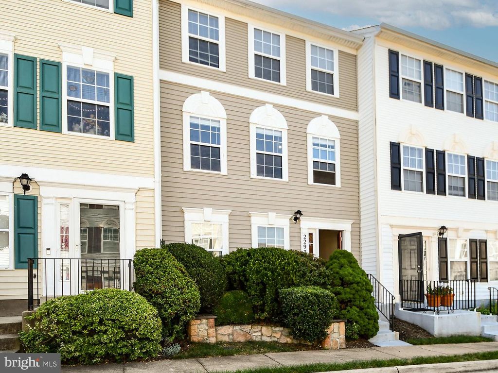 22936 FLEET TER, Sterling, VA 20166