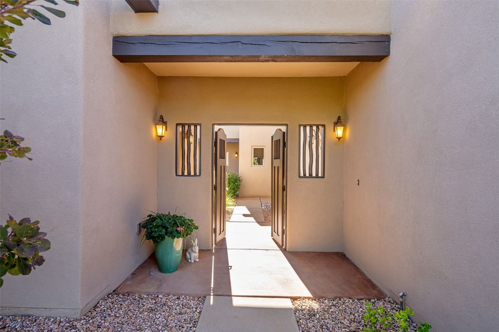 9 E Avenida Sebastian, Santa Fe, NM 87506