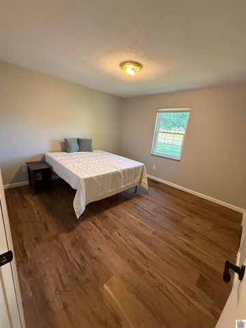 41 Candlelite Dr., Almo, KY 42020