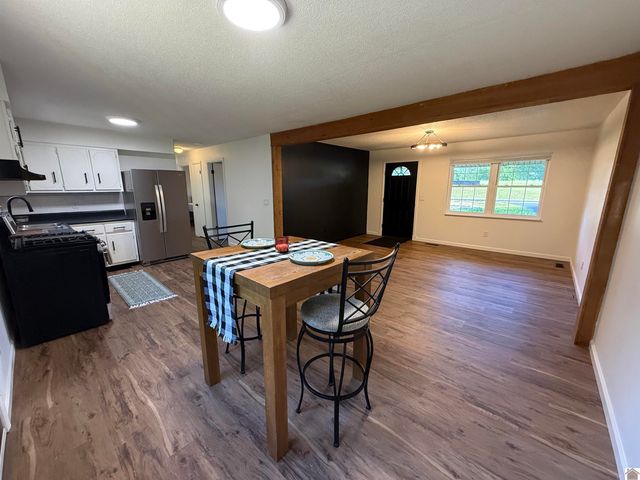 41 Candlelite Dr., Almo, KY 42020