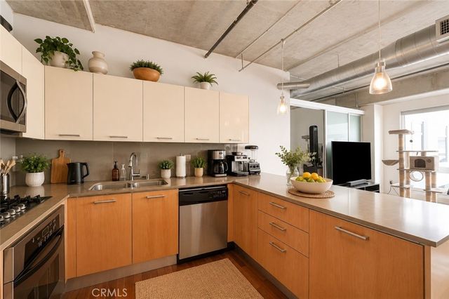 645 W 9th Street 314, Los Angeles, CA 90015