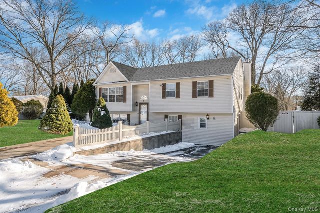 4 W Prospect Street, Selden, NY 11784