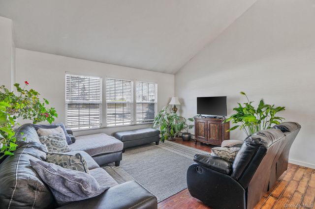 4 W Prospect Street, Selden, NY 11784