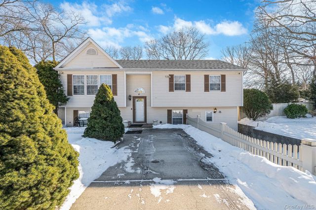 4 W Prospect Street, Selden, NY 11784