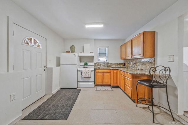 4 W Prospect Street, Selden, NY 11784