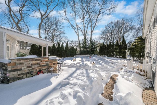 4 W Prospect Street, Selden, NY 11784