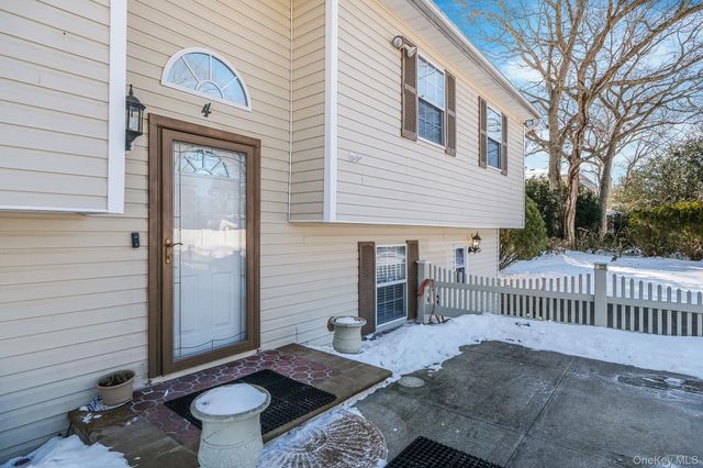 4 W Prospect Street, Selden, NY 11784