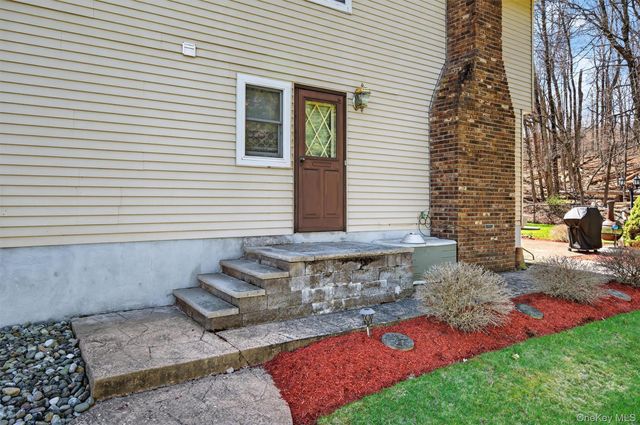 449 W Mombasha Road, Monroe, NY 10950