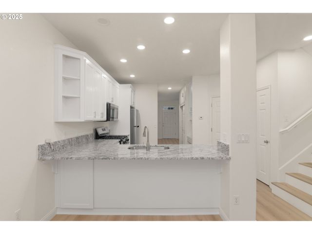 18568 Sw MUIRFIELD St, Beaverton, OR 97003