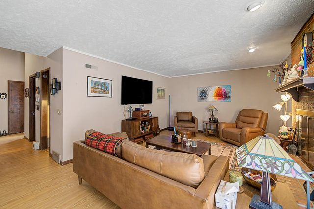 1312 Parkwood Dr, Salina, KS 67401