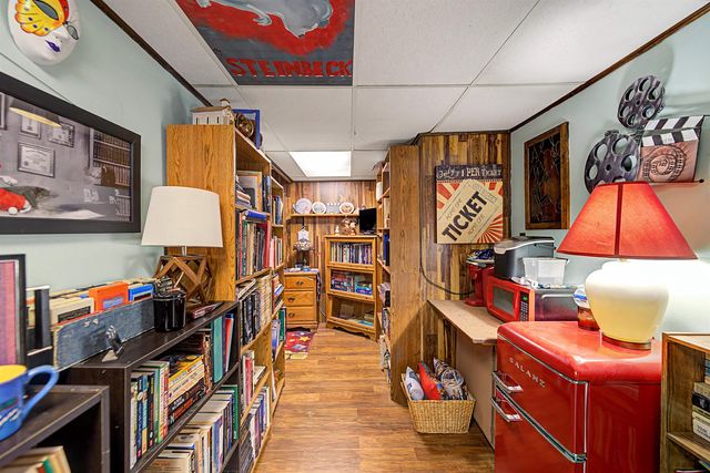 1312 Parkwood Dr, Salina, KS 67401