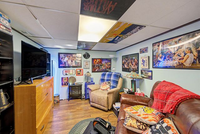 1312 Parkwood Dr, Salina, KS 67401