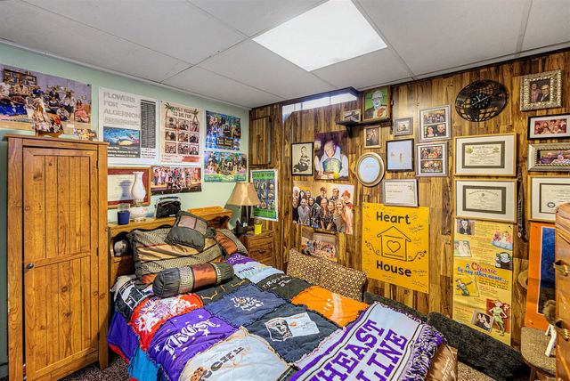 1312 Parkwood Dr, Salina, KS 67401