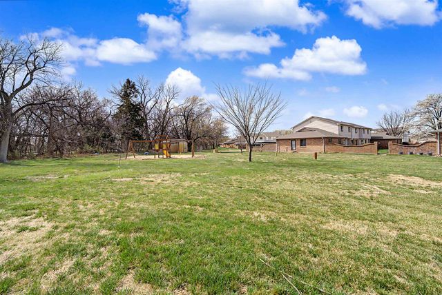 1312 Parkwood Dr, Salina, KS 67401