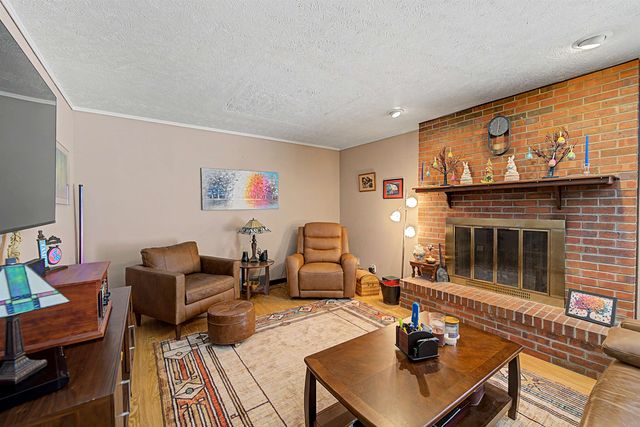 1312 Parkwood Dr, Salina, KS 67401