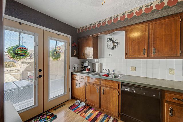 1312 Parkwood Dr, Salina, KS 67401