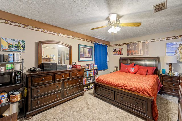 1312 Parkwood Dr, Salina, KS 67401