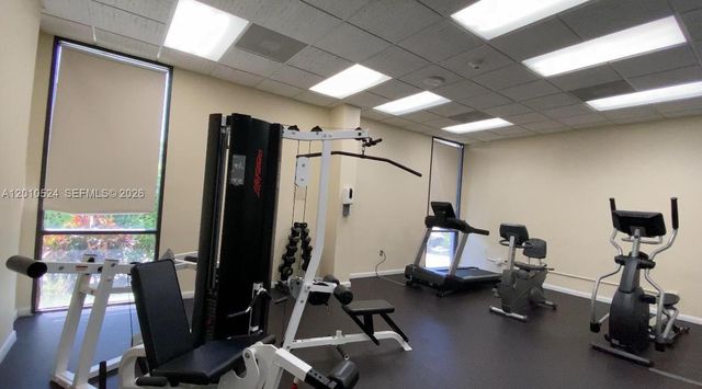 20100 W Country Club Dr 504, Aventura, FL 33180