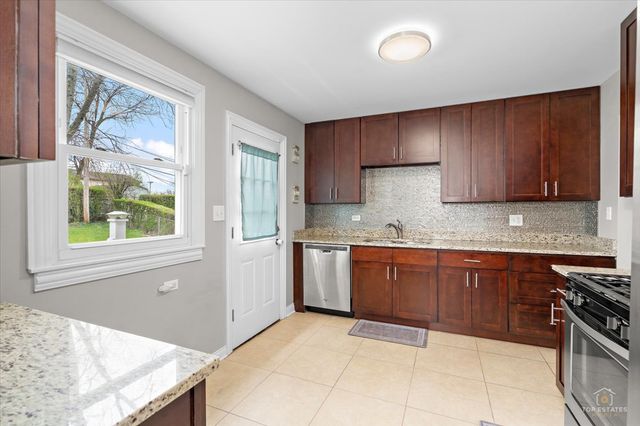 8932 S 85th Court, Hickory Hills, IL 60457