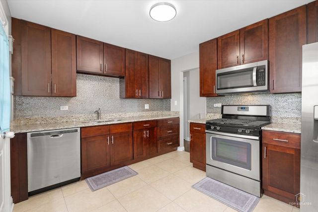 8932 S 85th Court, Hickory Hills, IL 60457