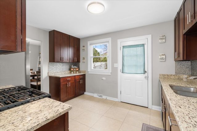 8932 S 85th Court, Hickory Hills, IL 60457