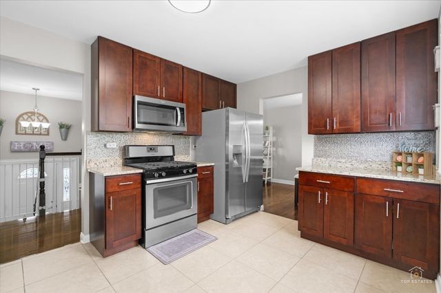 8932 S 85th Court, Hickory Hills, IL 60457