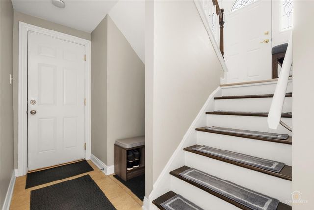 8932 S 85th Court, Hickory Hills, IL 60457