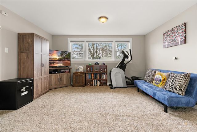 8932 S 85th Court, Hickory Hills, IL 60457