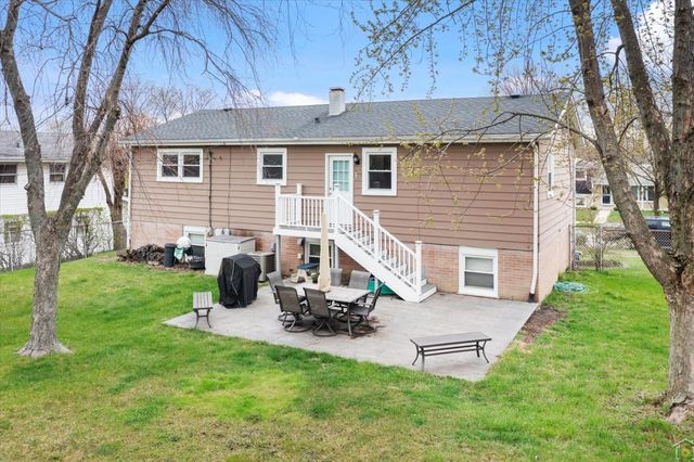 8932 S 85th Court, Hickory Hills, IL 60457