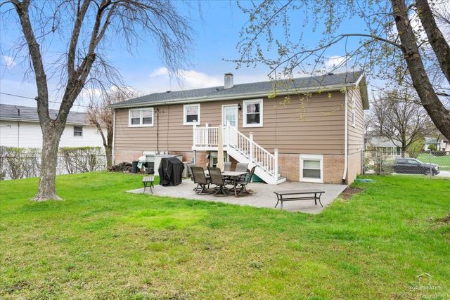 8932 S 85th Court, Hickory Hills, IL 60457