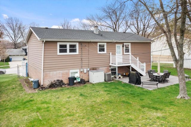 8932 S 85th Court, Hickory Hills, IL 60457