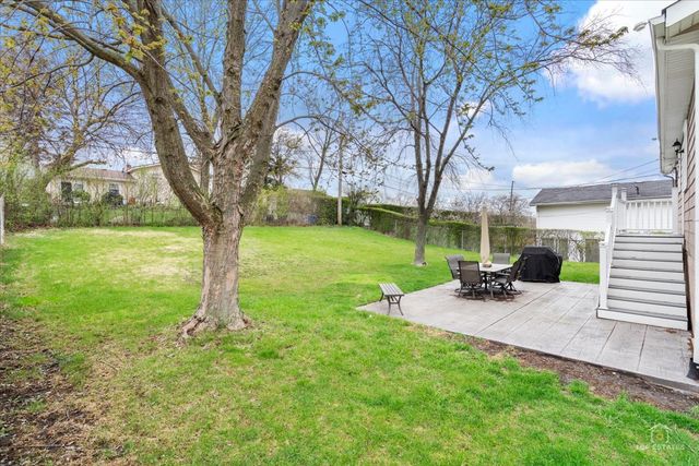 8932 S 85th Court, Hickory Hills, IL 60457