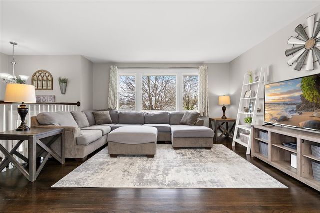 8932 S 85th Court, Hickory Hills, IL 60457