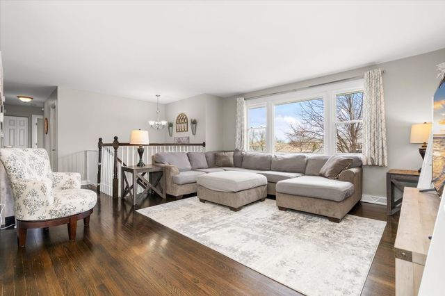 8932 S 85th Court, Hickory Hills, IL 60457