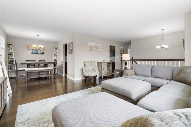 8932 S 85th Court, Hickory Hills, IL 60457